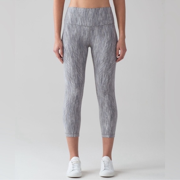 Lululemon Wunder Under Crop Leggings Arrow Jacquard Silver Spoon Gray Size 10 - Picture 1 of 10